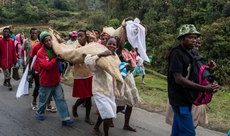 Rituel du Famadihana